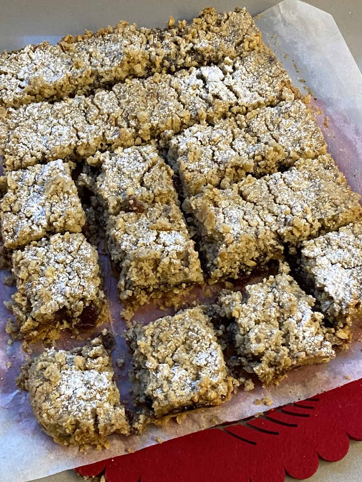 Slices of mincemeat crumble traybake.