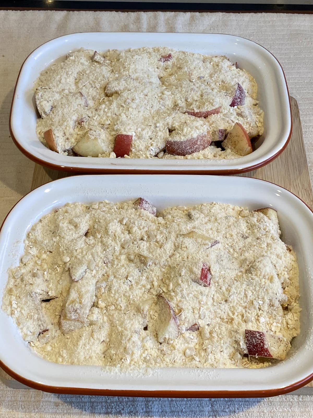 Sprinkle the Streusal topping over the apples.