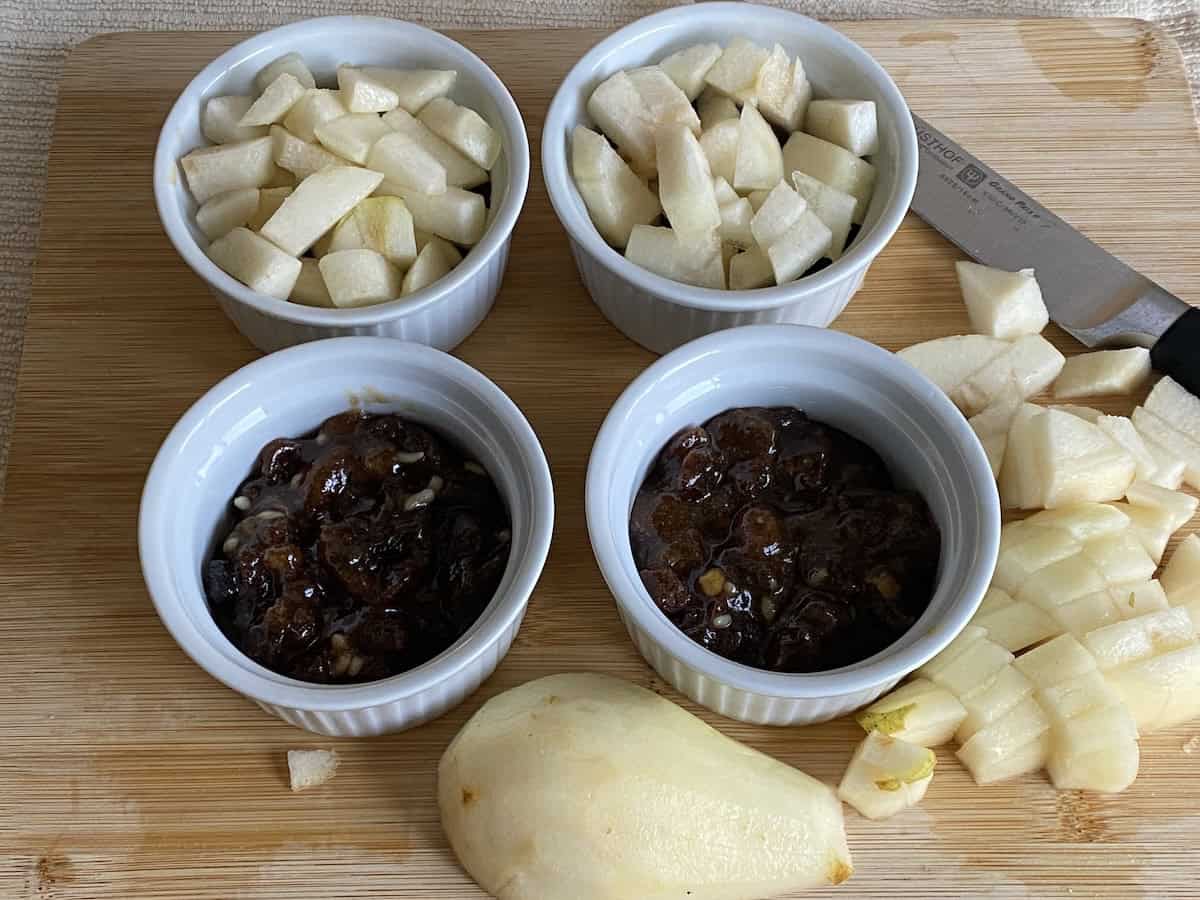 Pears and Mincemeat in white ramekins.