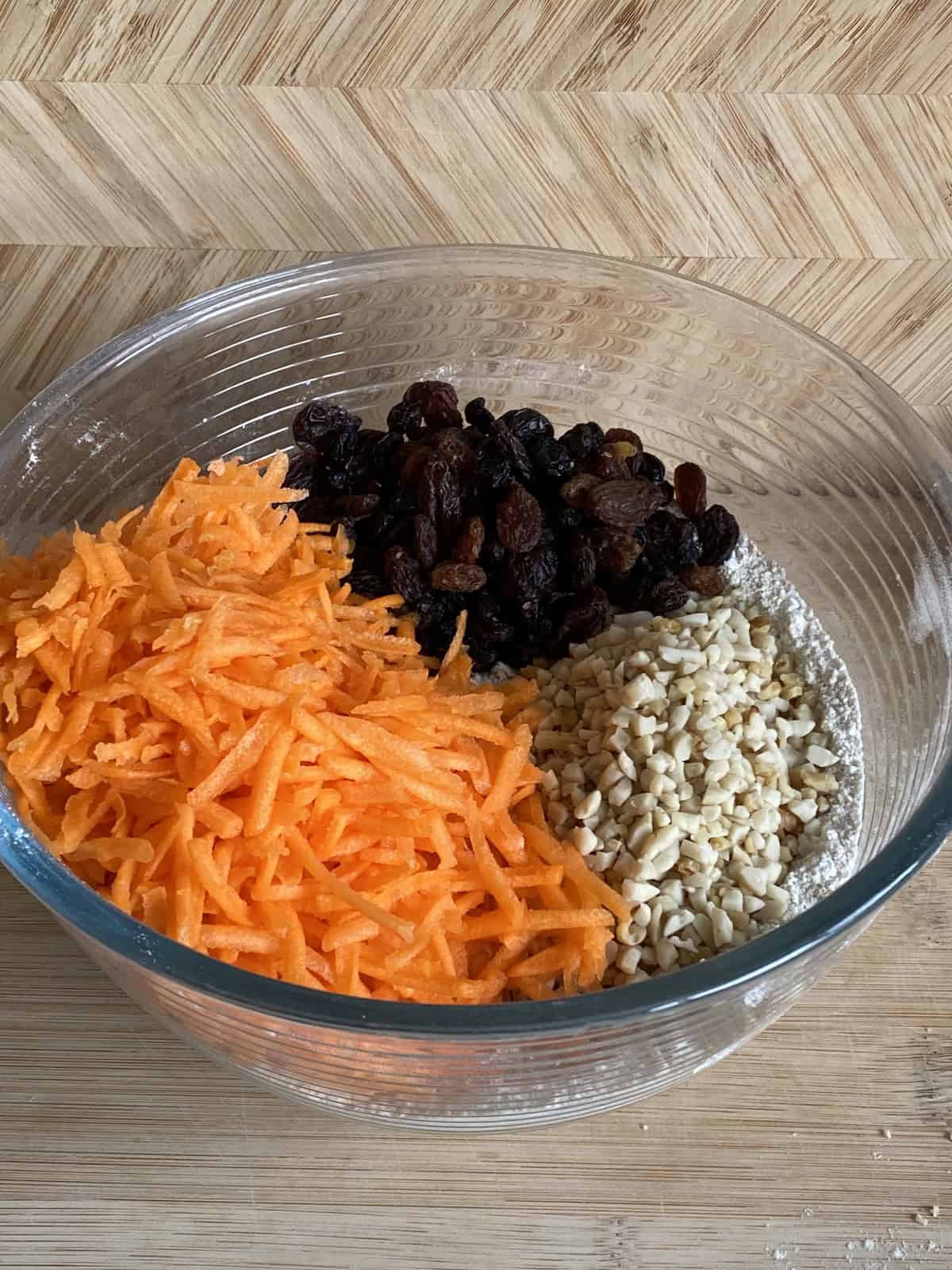 Ingredients for carrot cake traybake.
